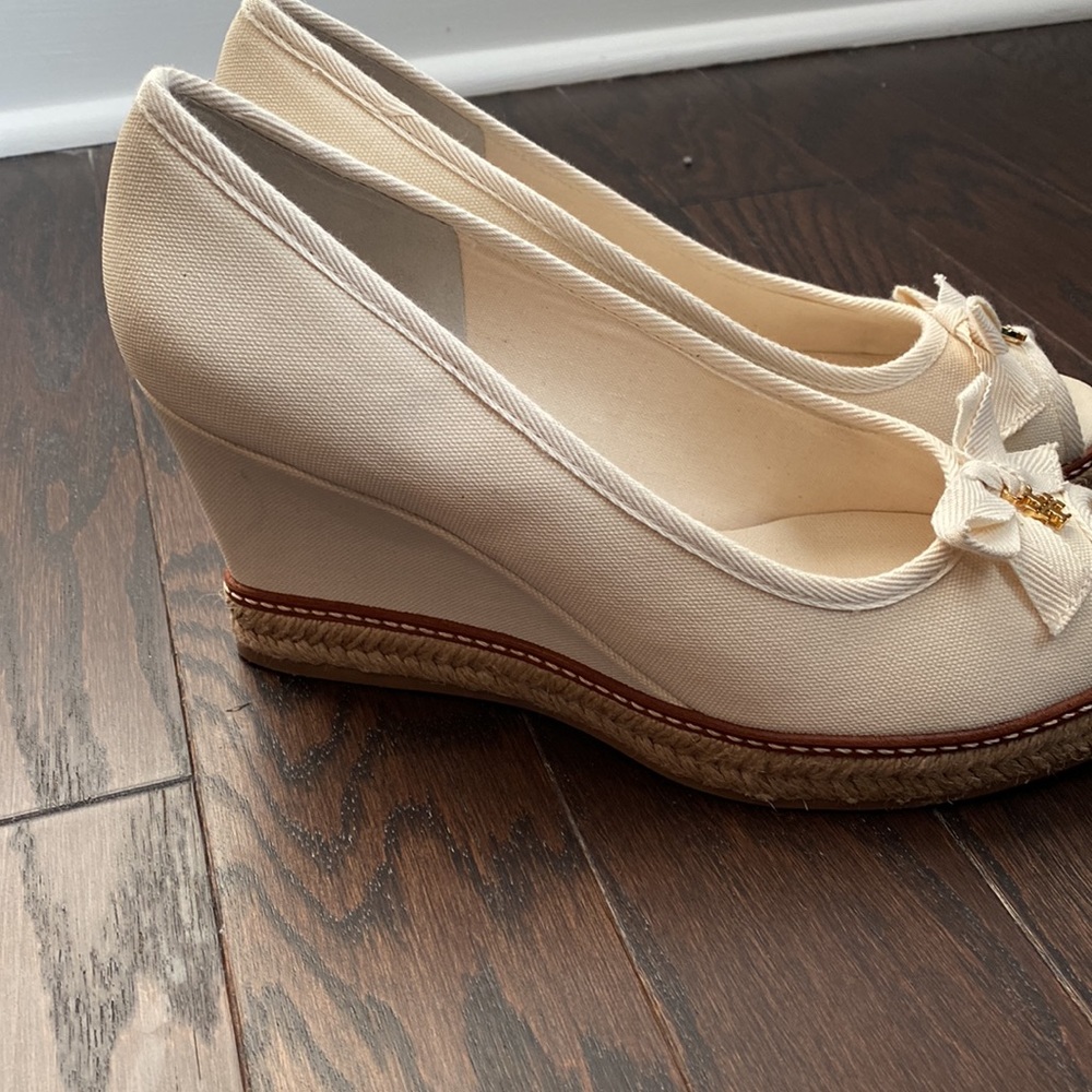 Impeccable Spring Wedges - Picture 3 of 8